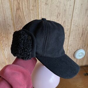 UGG Wool Blend Cap Hat With Sherpa Earflap Black Trapper Mens Size S/M